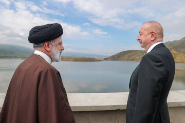 مراسم تدشين السد المشترك بين إيران وأذربيجان تنطلق بحضور رئيسي البلدين