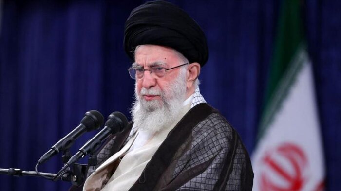 Líder de Irán reza por la vida del presidente Raisi tras accidente