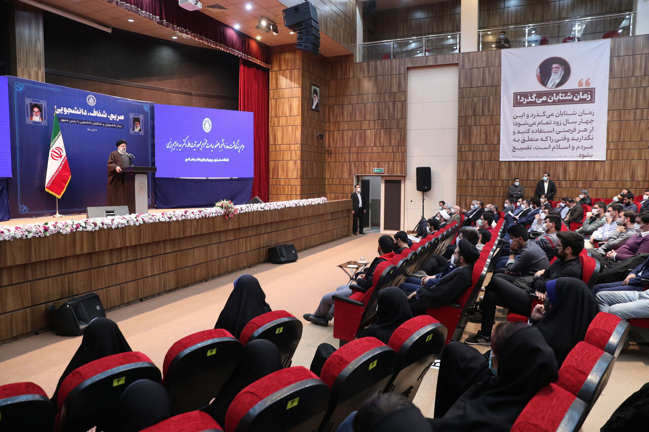 آیتالله رئیسی؛ رییسجمهوری که دانشگاه را اتاق فکر میدانست و دانشجو را گرامی میداشت