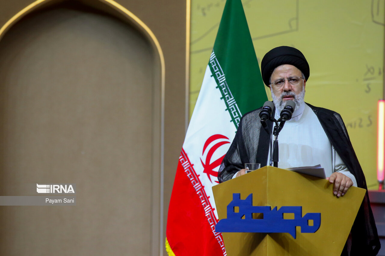 آیتالله رئیسی؛ رییسجمهوری که دانشگاه را اتاق فکر میدانست و دانشجو را گرامی میداشت