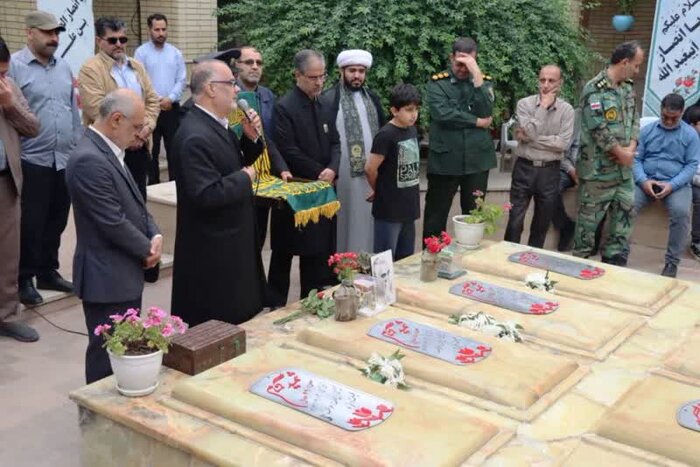 پرچم‌گردانی حرم رضوی همراه با سوگواری شهادت رئیس جمهور در موزه دفاع مقدس مازندران