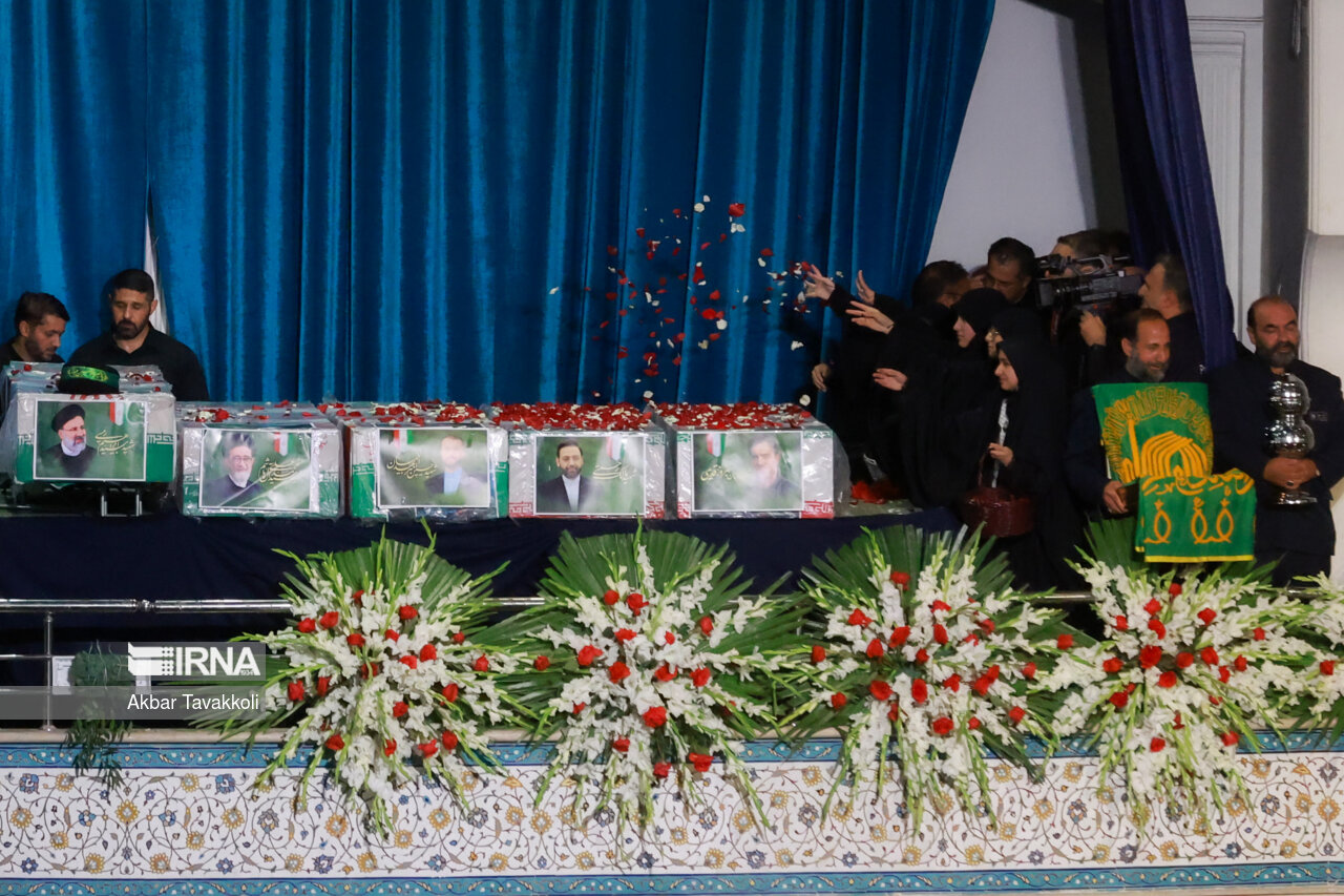 داد از غمی که تازه شود با غم دگر/ داغ حاج قاسم تازه شد