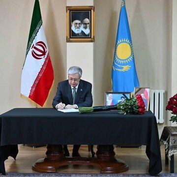 حضور رئیس جمهور قزاقستان در سفارت ایران/ رئیسی یک دولتمرد برجسته بود