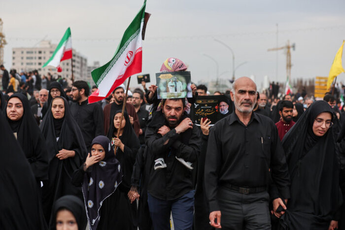 Huge crowd turn out for funeral of copter crash victims in Iran’s Qom