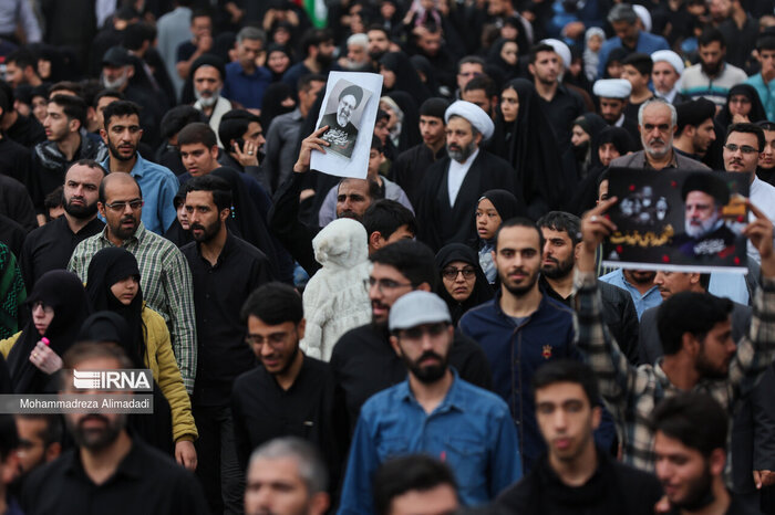 Huge crowd turn out for funeral of copter crash victims in Iran’s Qom