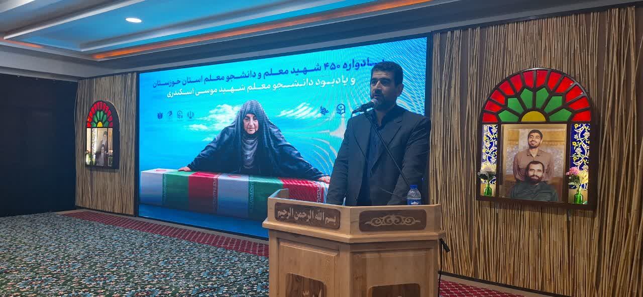 مدیرکل آموزش و پرورش خوزستان: مدارس قوی ایرانی قوی میسازد مدیرکل آموزش و پرورش خوزستان: مدارس قوی ایرانی قوی میسازد