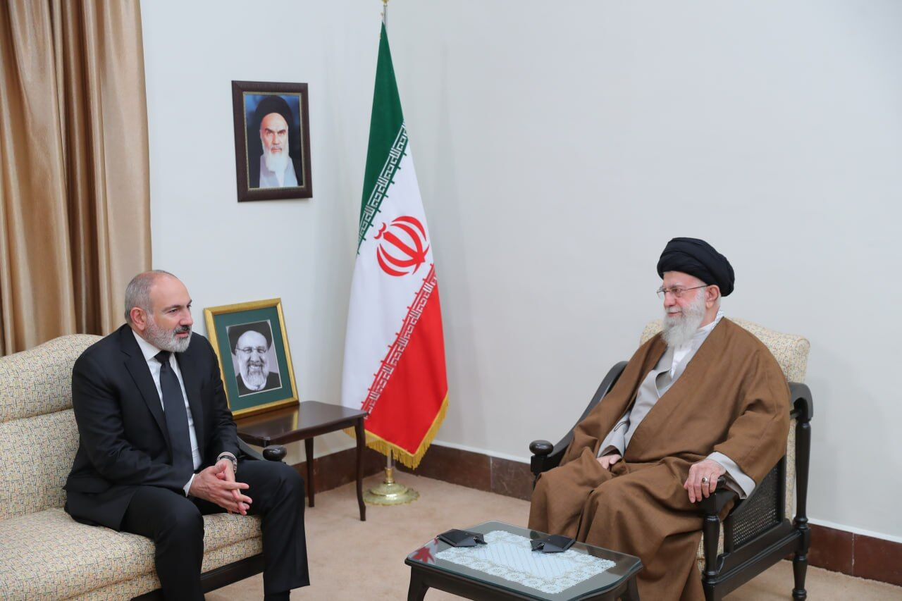 Supreme Leader meets Iraqi, Armenian PM, Hamas leader