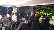 وزیر بهداشت به دیدار خانواده شهید امیرعبداللهیان رفت