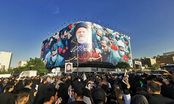 پاکستانی‌ها وداع ملت داغدار ایران با رئیس جمهور شهید را از تلویزیون تماشا کردند
