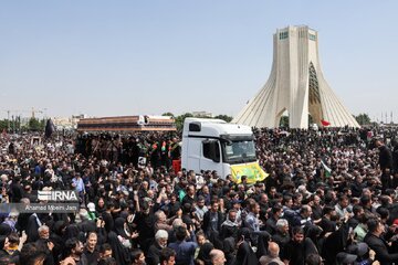 Les images des funérailles historiques du président Raïssi et de ses compagnons à Téhéran