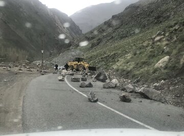 هشدار سقوط سنگ در جاده های کوهستانی البرز