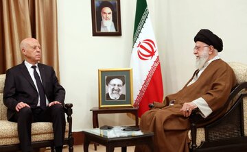 Les personnalités politiques et des officiels étrangers participant aux funérailles du président martyr Raïssi et de ses compagnons ont rencontré l’ayatollah Khamenei