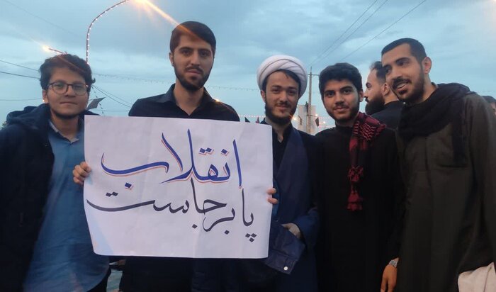 عکس نوشته‌ قمی‌ها در آخرین دیدار با رییس‌جمهور شهید و همراهان
