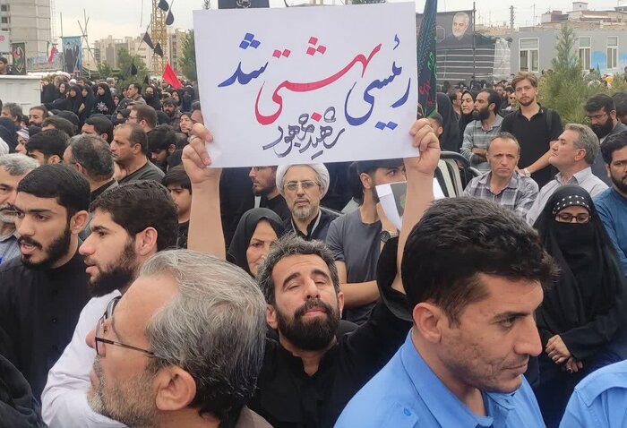 عکس نوشته‌ قمی‌ها در وداع با رییس‌جمهور شهید