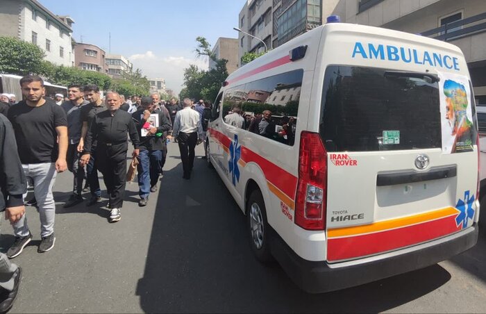 استقرار ۲۳۲ دستگاه خودرو و اتوبوس آمبولانس در مسیر تشییع شهدای خدمت
