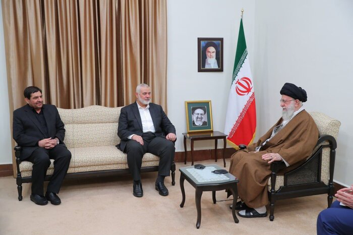 Чиновники разных стран встретились с аятоллой Хаменеи, чтобы выразить соболезнования