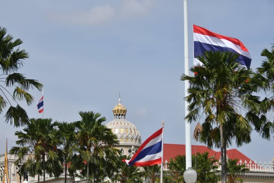 تايلاند تنكس اعلامها احتراما لاستشهاد رئيس الجمهورية آية الله رئيسي