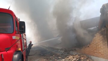آتش‌سوزی گسترده در شهرک صنعتی گرمسار + فیلم