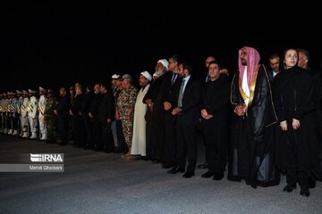 Die Anwesenheit von Diplomaten und ausländischen Beamten bei der Beerdigung des iranischen Präsidenten in Mashhad