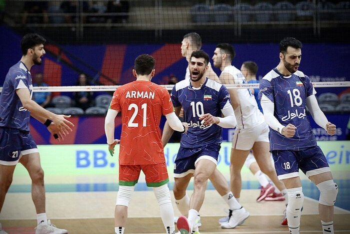 سردار در لانه زنبورها در روز مشخص شدن تیم مورد علاقه قوی ترین مرد ایران