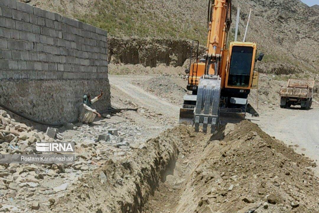 عملیات اجرایی خط انتقال آب روستای خیرآباد شهرستان دشتستان آغاز شد عملیات اجرایی خط انتقال آب روستای خیرآباد شهرستان دشتستان آغاز شد
