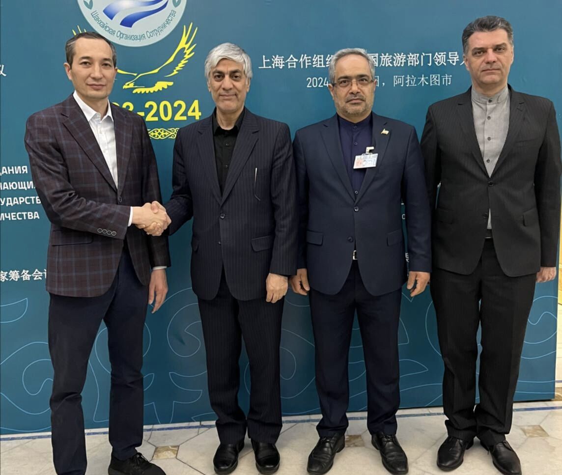 با استقبال معاون وزیر ورزش قزاقستان؛ کیومرث هاشمی وارد آلماتی شد