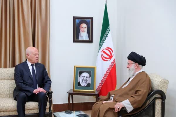 قائد الثورة: التعاطف الحالي بين إيران وتونس يجب أن يتحول إلى تعاون ميداني