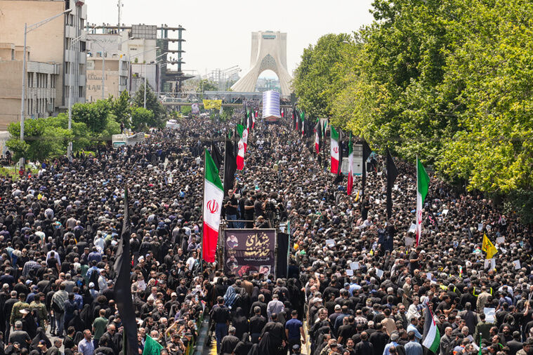 “Une foule immense”, description des médias francophones sur les funérailles du président Raïssi