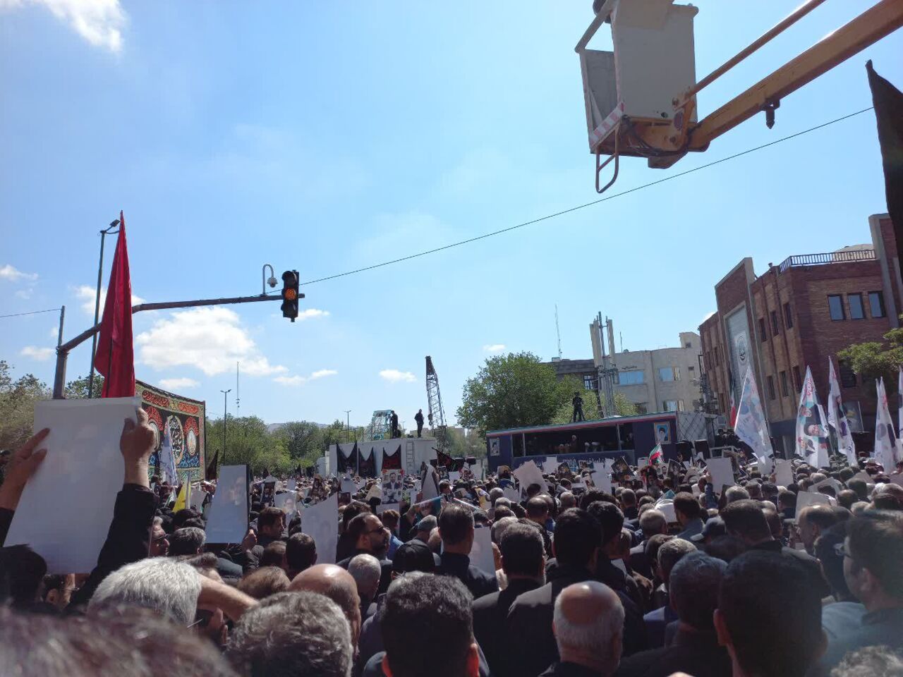 آیت الله آل هاشم تراز نماز جمعه را بسیار بالا برد + فیلم آیت الله آل هاشم تراز نماز جمعه را بسیار بالا برد + فیلم