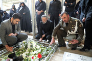 حضور فرمانده کل ارتش بر مزار شهید خلبان مصطفوی