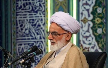 امام جمعه اراک: تشییع پیکر شهید جمهور نمایش اقتدار و وحدت ایرانیان بود