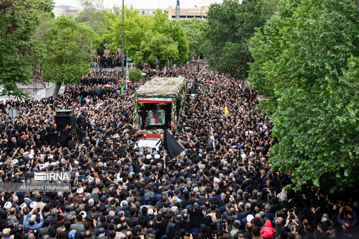 قیام ایران به احترام رئیسی/ ملت برای بدرقه تاریخی شهدای خدمت به پا خواست
