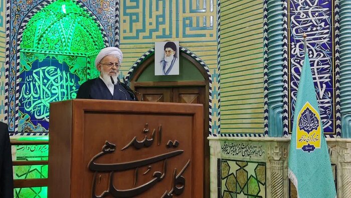 امام جمعه یزد: مردم، وفاداری خود را در تشییع شهید رئیسی نشان دادند