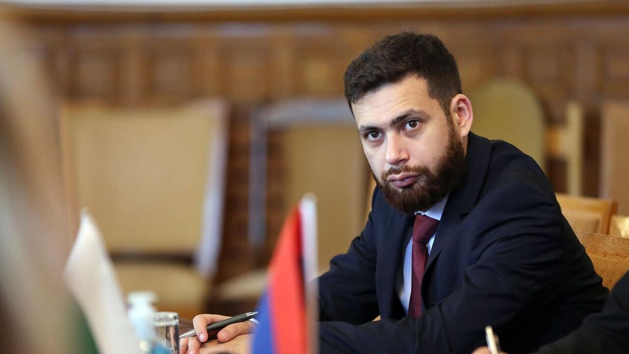 نائب وزير خارجية ارمينيا يؤكد استعداد بلاده لتطوير العلاقات مع ايران