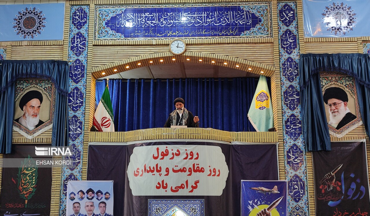 نماینده ولی فقیه در خوزستان: ملت ایران با رییس جمهور شهید پیوند عاطفی برقرار کردند نماینده ولی فقیه در خوزستان: ملت ایران با رییس جمهور شهید پیوند عاطفی برقرار کردند