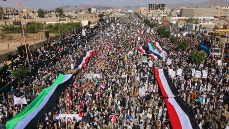 Mensaje de condolencia del pueblo de Yemen a Irán en una manifestación masiva de apoyo a Gaza