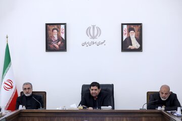 المجلس الاقتصادي الإيراني یقرر زيادة إنتاج النفط في البلاد الى 4 ملايين برميل يوميا