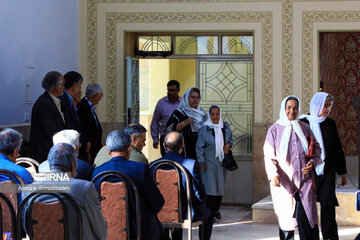 Zorosatrianos realizan el ritual Porse por el presidente mártir Raisi en Kerman
