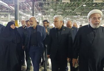 وزیر کشور از کارخانه صنایع پوشش رشت بازدید کرد
