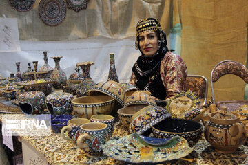 دسترنج هنرمندان قزوینی در جستجوی بازار فروش