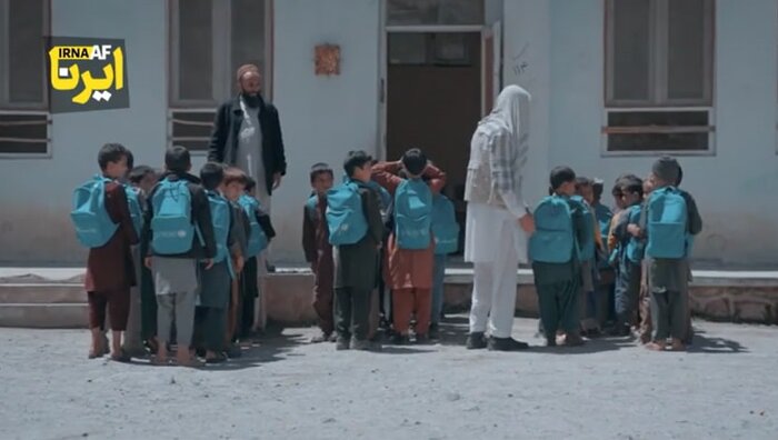 🎥 حال خوب کودکان سیل‌زده افغان در مکاتب «روباز» دهاتی