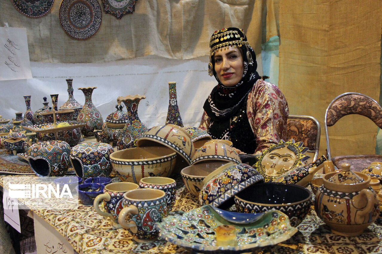 دسترنج هنرمندان قزوینی در جستجوی بازار فروش