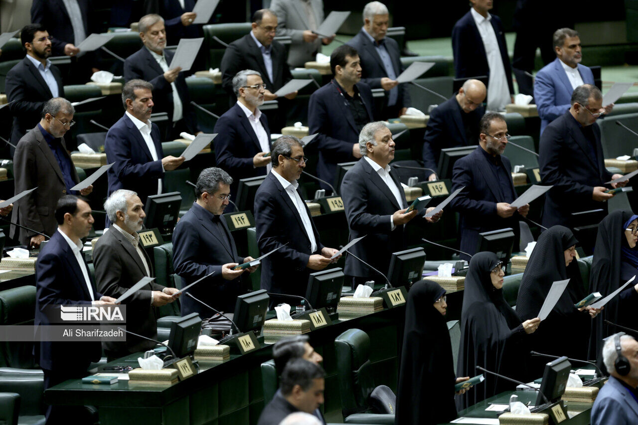 Иранский парламент 12-го созыва начал работу