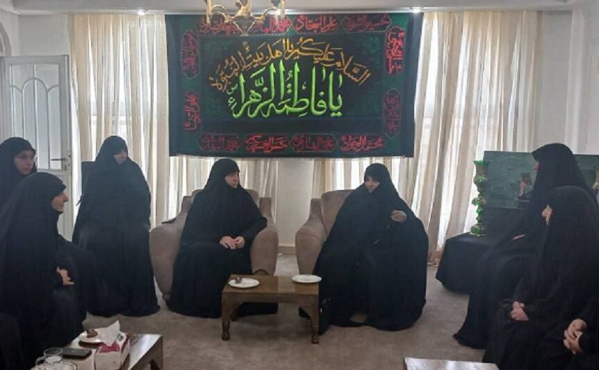 Los hijos de los secretarios generales de Hezbolá se reúnen con la familia del presidente mártir Raisi