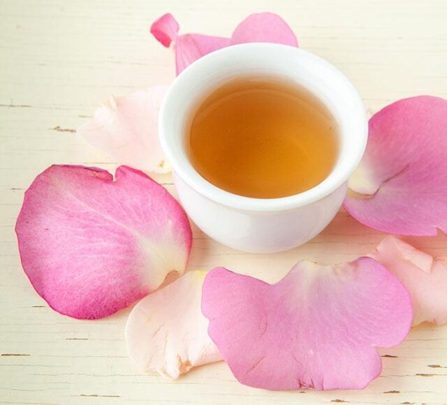 طرز تهیه دمنوش گل محمدی و خواص شگفت انگیز گل رز