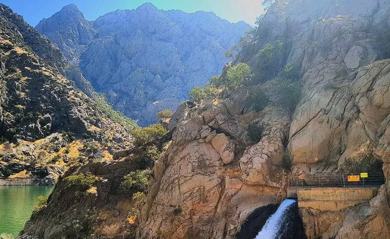 روستای هجیج؛ جاذبهای شگفت انگیز در دل کوههای کرمانشاه