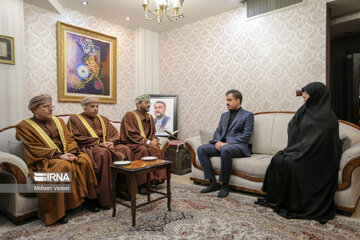 Le ministre des AE d'Oman rencontre la famille du défunt ministre des AE, Hossein AmirAbdollahian
