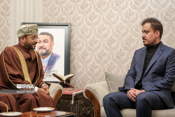 Le ministre des AE d'Oman rencontre la famille du défunt ministre des AE, Hossein AmirAbdollahian