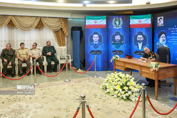 Representantes militares rinden homenaje a 'los mártires de servicio al pueblo'