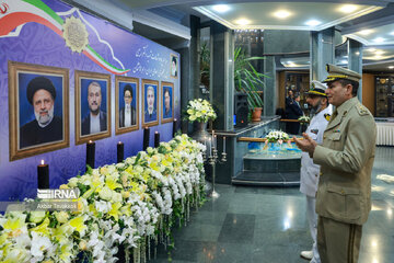 Representantes militares rinden homenaje a 'los mártires de servicio al pueblo'